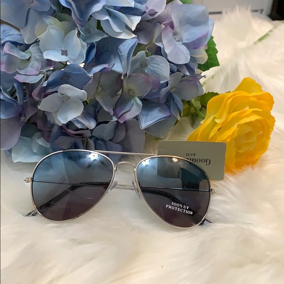 Goodiellow Accessories - NEW! Goodiellow & Co Silver Aviator Sunglasses